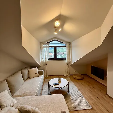 Carlson's 1br 200m Gondola Home2host * Bansko